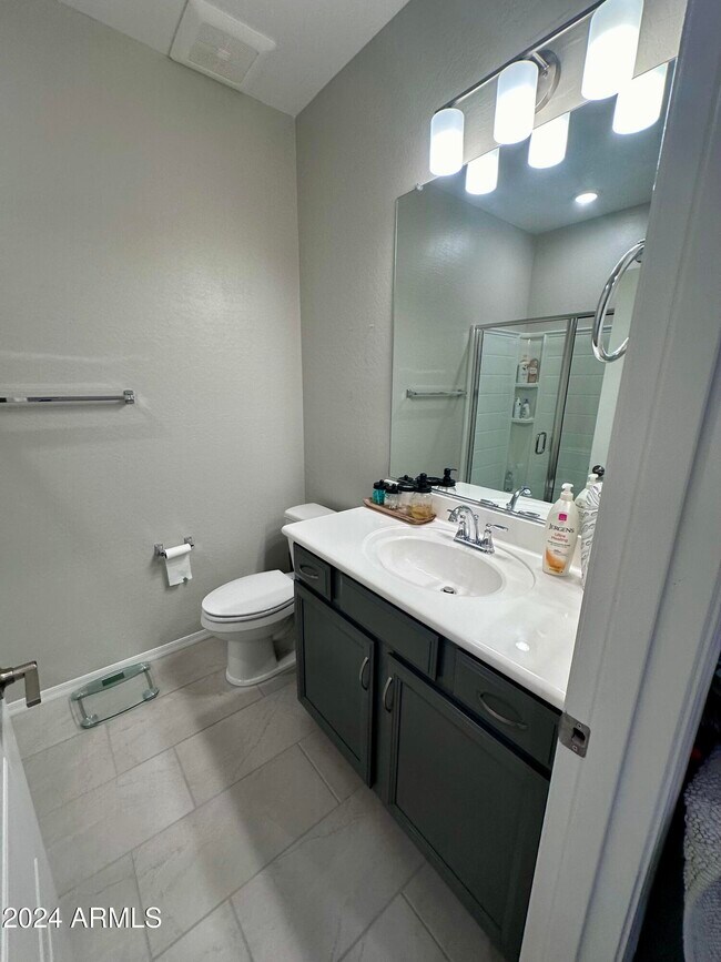 Building Photo - 2669 S Peppertree Dr