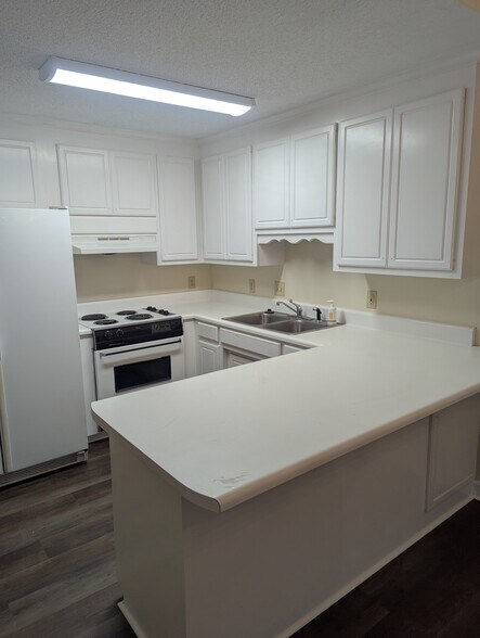 Building Photo - 322 Woodburn Creek Rd