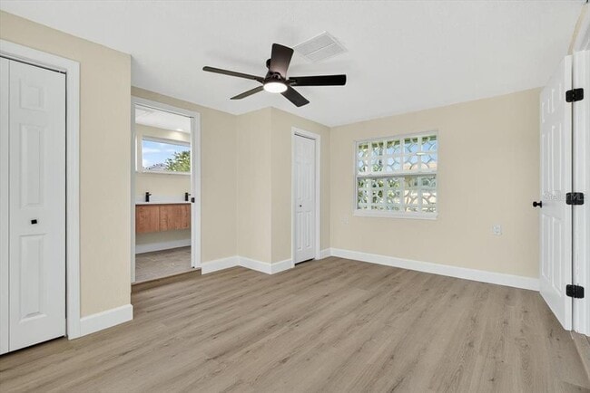 Building Photo - 420 Palm Creek Dr