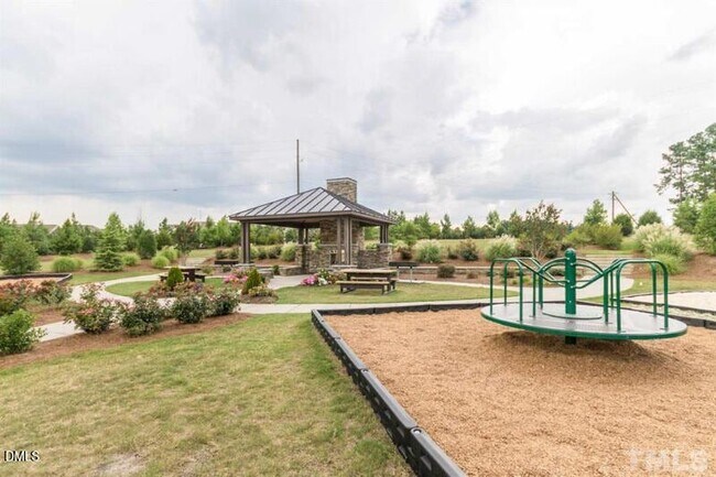 Building Photo - 4106 Vallonia Dr