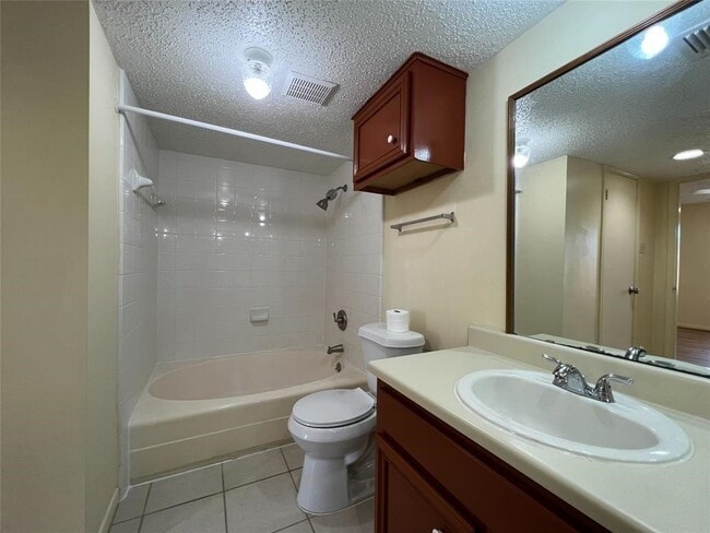 Building Photo - 12400 Overbrook Ln