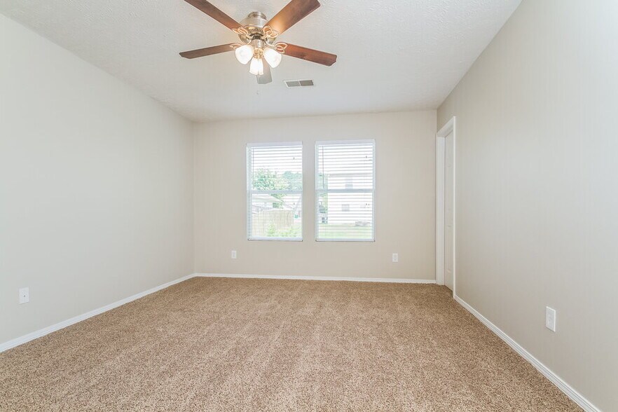 Building Photo - 2109 Carlton Ln