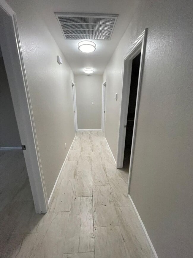 Building Photo - 5785 Mel Sha Ln