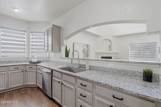 Building Photo - 3121 Tierra Paola Ln