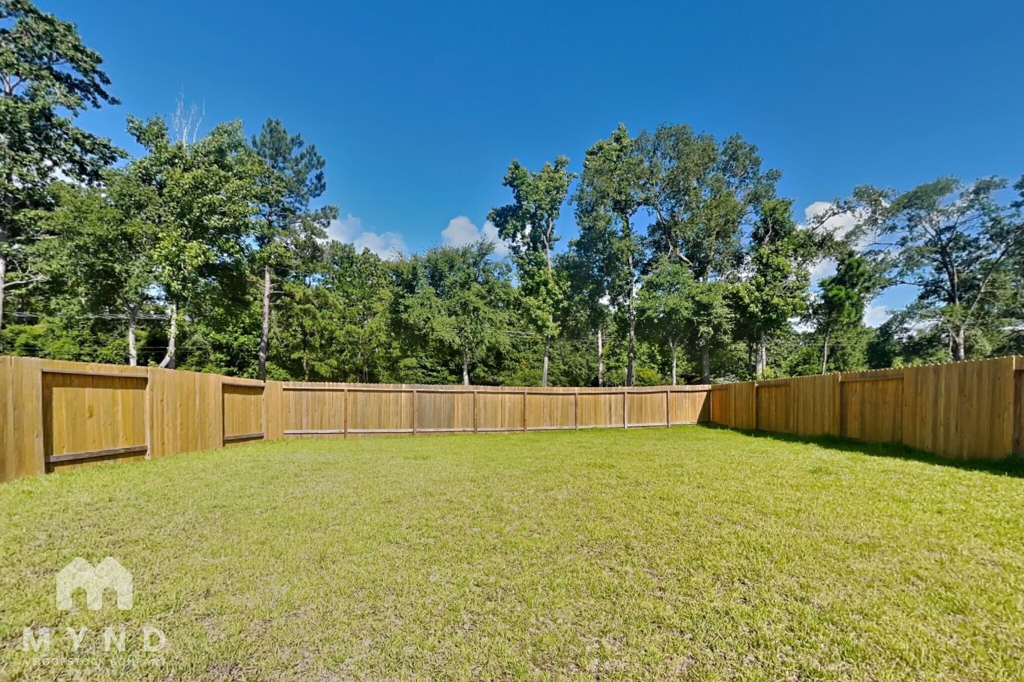 Building Photo - 15475 Maple Ter Dr