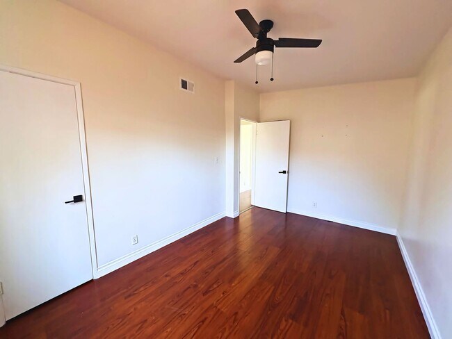 Building Photo - 2 Bedroom Rancho Cucamonga Unit