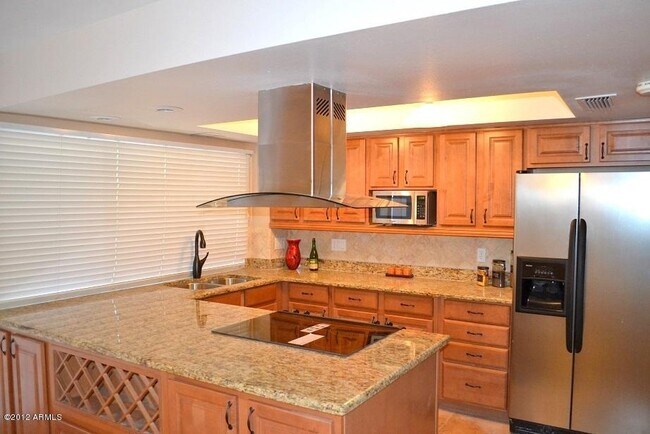 Building Photo - 3 Bedroom - 2  Bedroom - 1656 Sq. Ft - Cas...