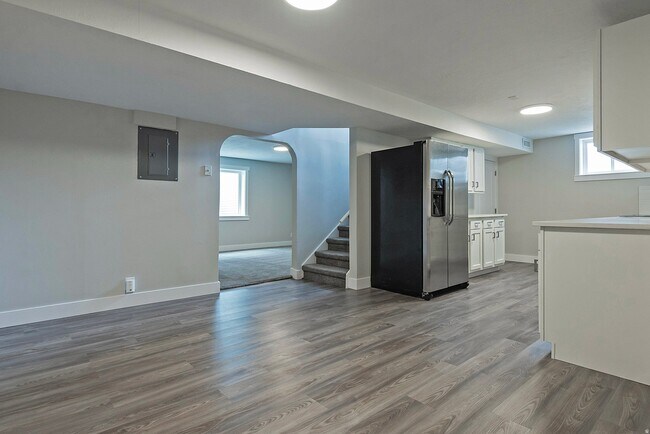 Building Photo - 4901 S Laura Dr