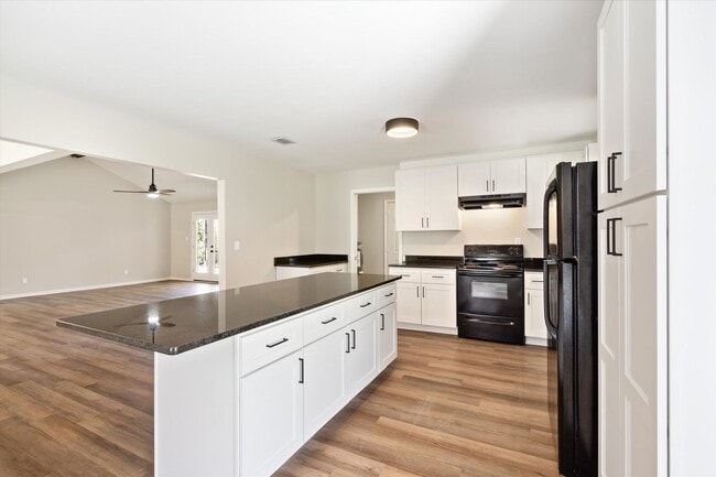 Building Photo - Bay Minette Beauty