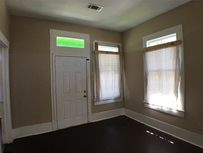 Building Photo - 3828 Avenue M 1/2