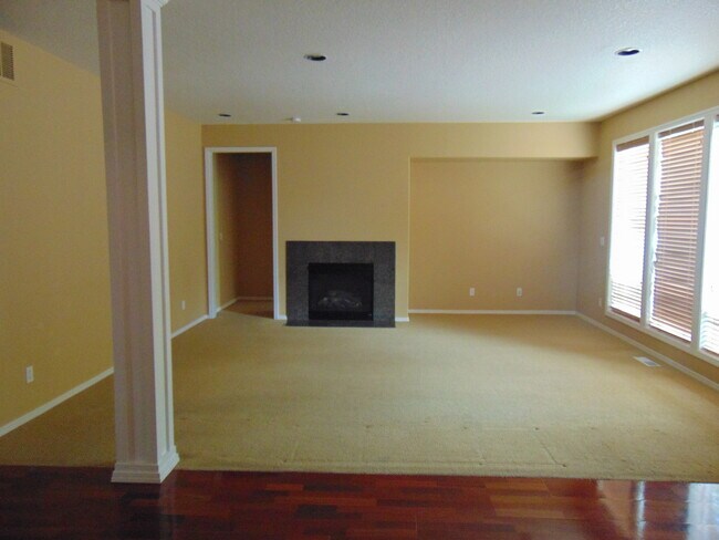 Building Photo - Beautiful 5 + bedroom home - In much desir...