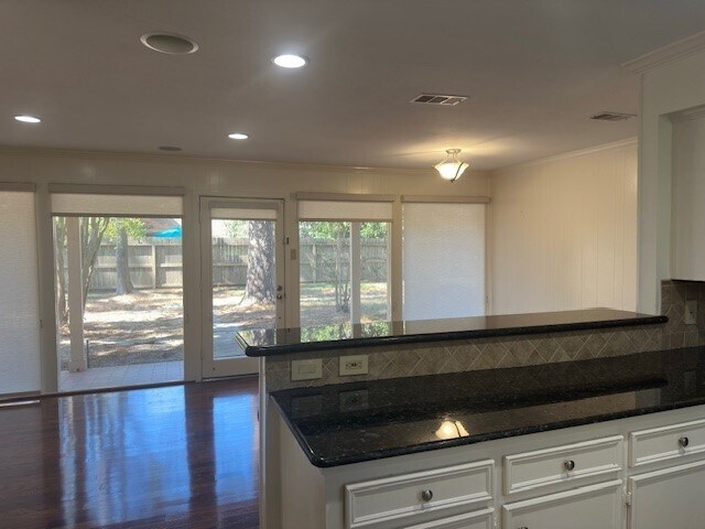 Building Photo - 26 Champions Colony W