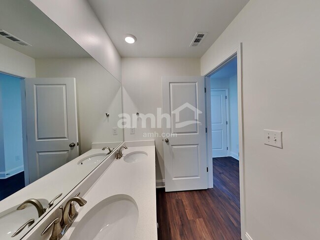 Building Photo - 123 Marin Dr