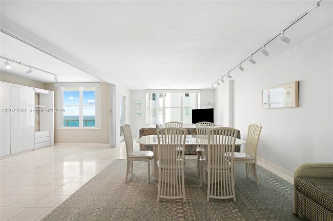 Building Photo - 5001 Collins Ave