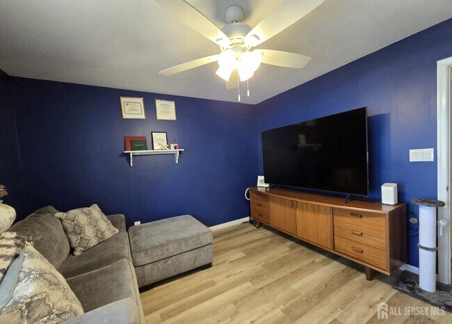 Building Photo - 115 Willett Ave