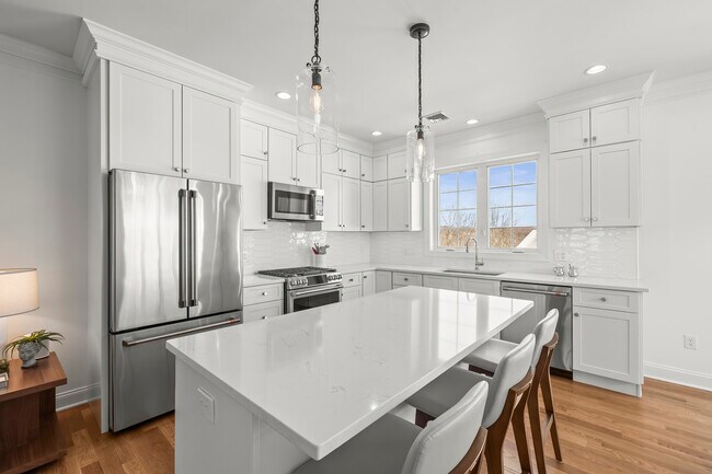 Building Photo - 35 Moorland Dr