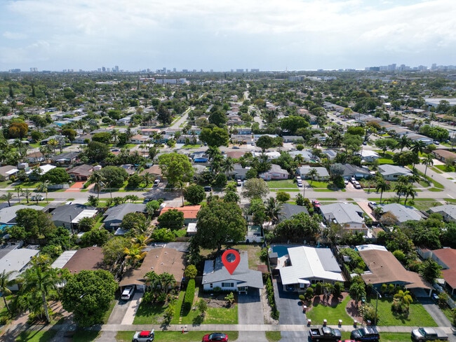 Building Photo - 5840 NE 1st Terrace