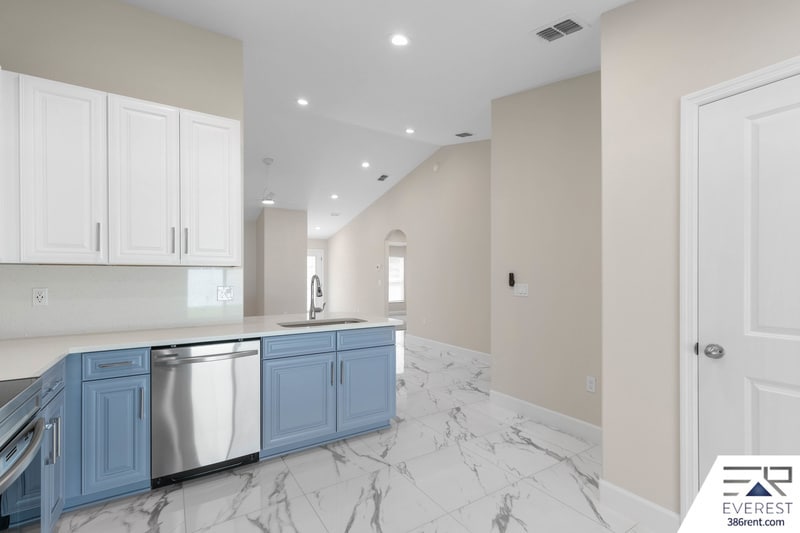 Building Photo - 16 Zoffer Ct