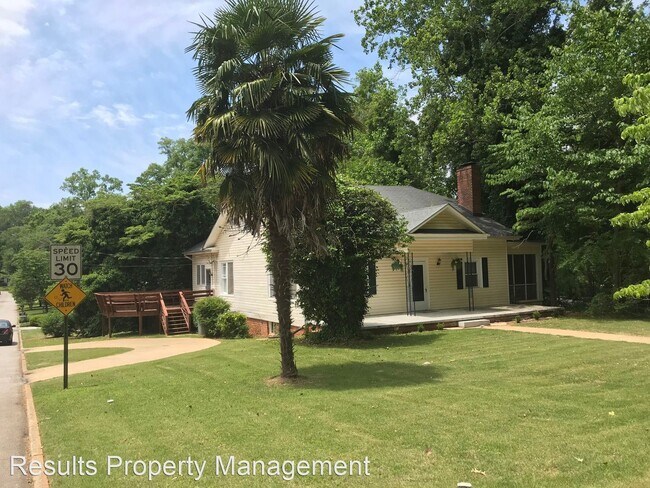 Primary Photo - 3 br, 2 bath House - 301 Springdale