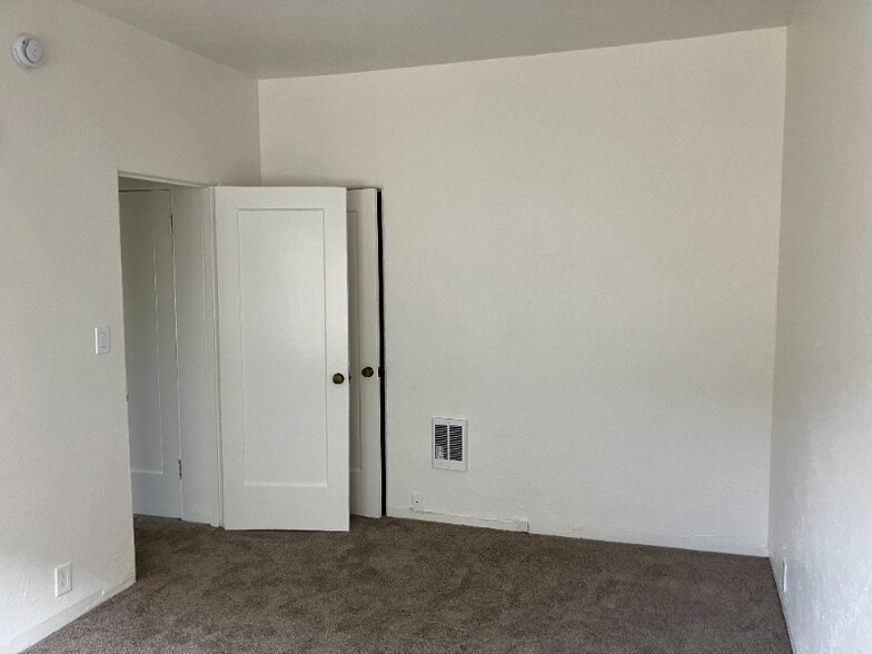 Building Photo - 2625 Ivy Dr