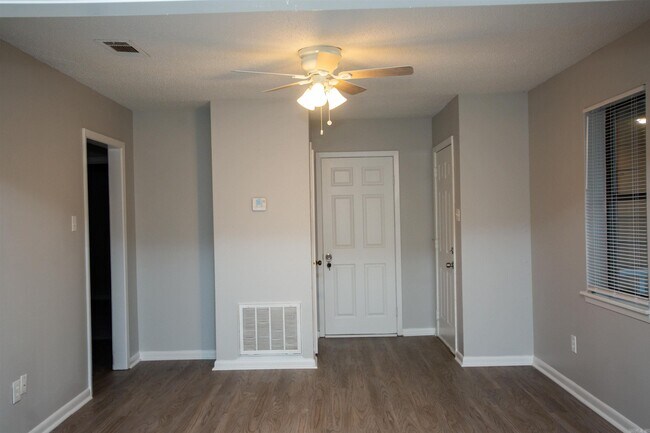 Building Photo - 307 Trumpler St