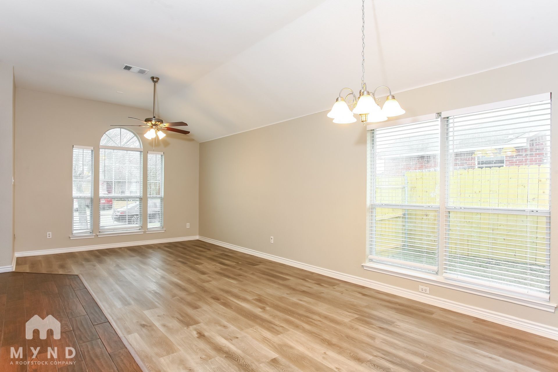Building Photo - 421 Pin Oak Ln
