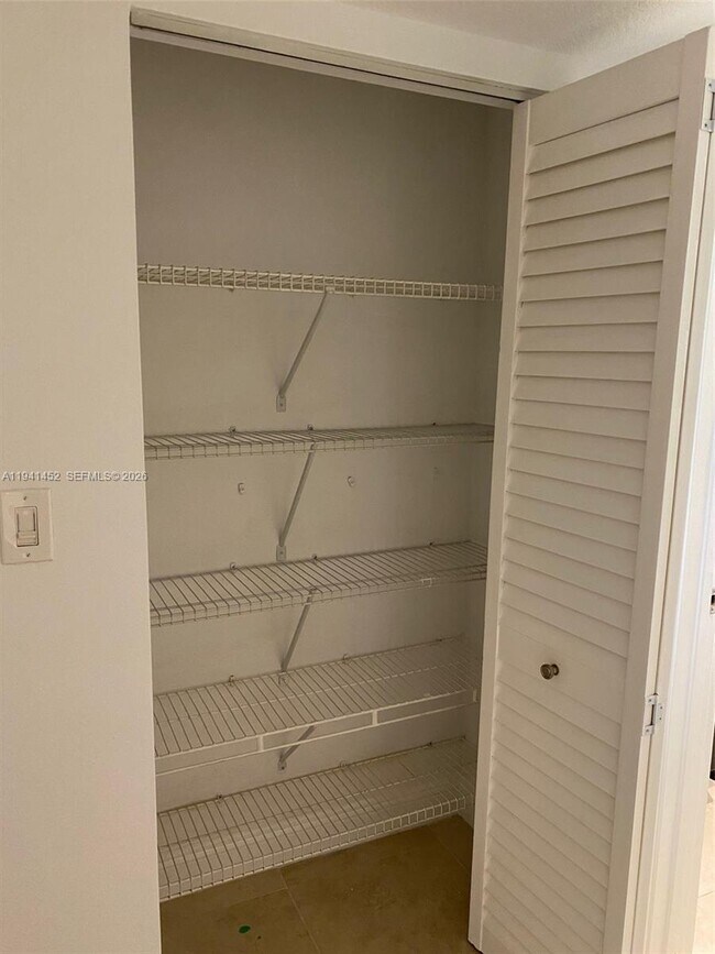 Building Photo - 9373 Fontainebleau Blvd