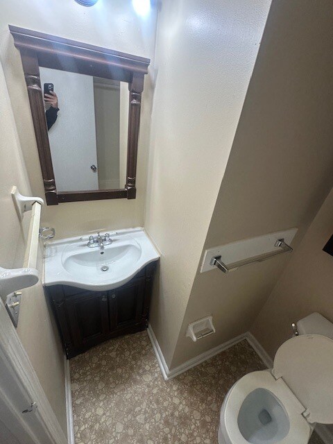 Building Photo - 713 Springfield Rd