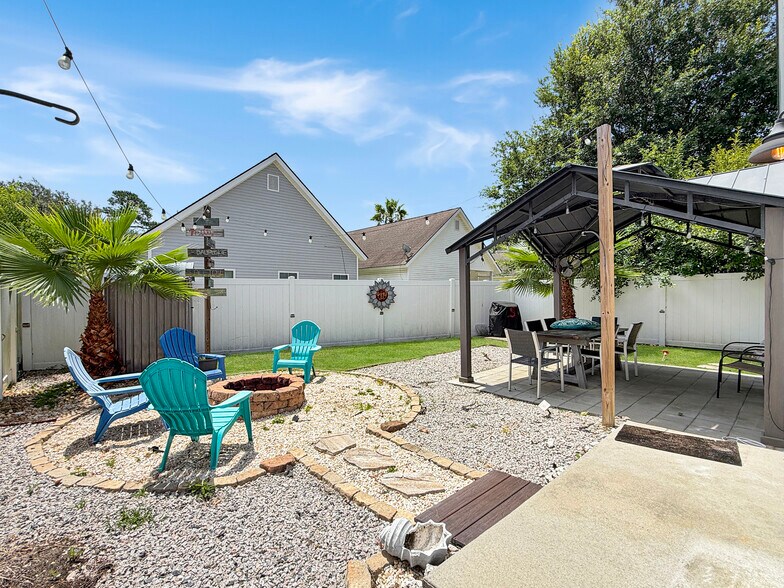 Building Photo - 21 Pine Forest Dr