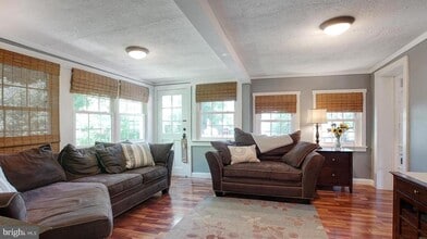 Building Photo - 502 Central Ave