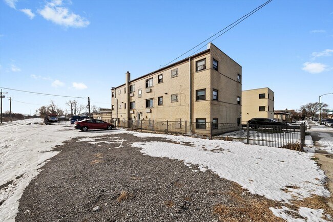 Building Photo - 5701 W 55th St