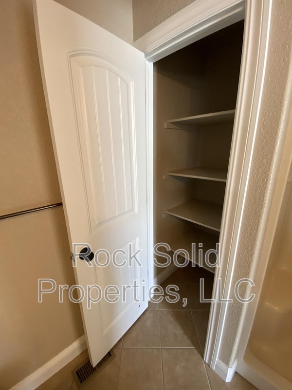 Building Photo - 6971 Boot Strap Ct