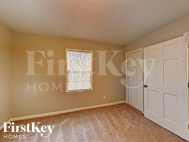 Building Photo - 2765 Rock Creek Dr