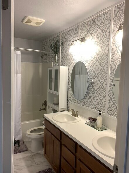Upstairs bathroom - 5401 NE 66th Dr