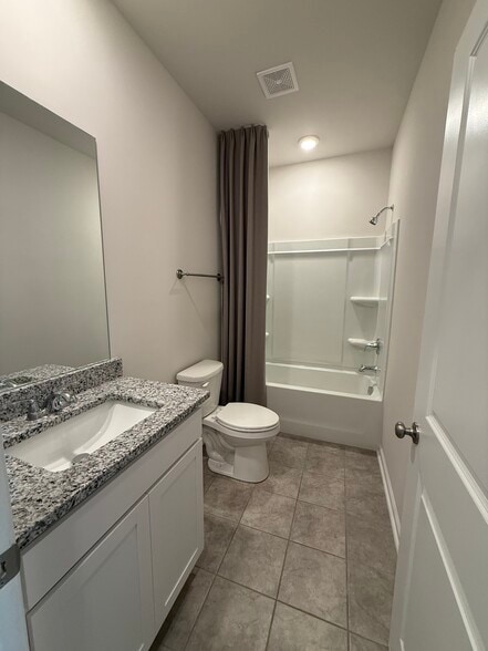Building Photo - 374 Highline Trl