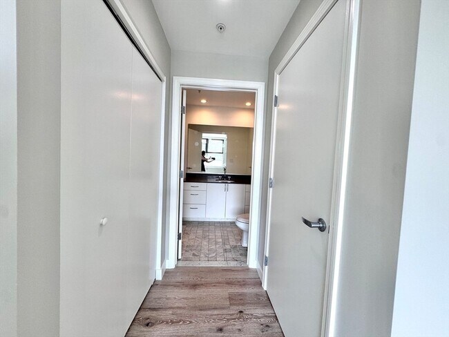 Building Photo - 323 Boylston St