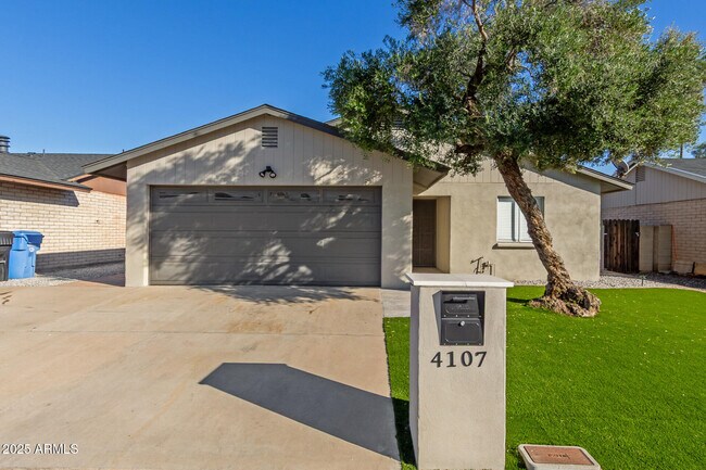 Primary Photo - 4107 N 106th Ave