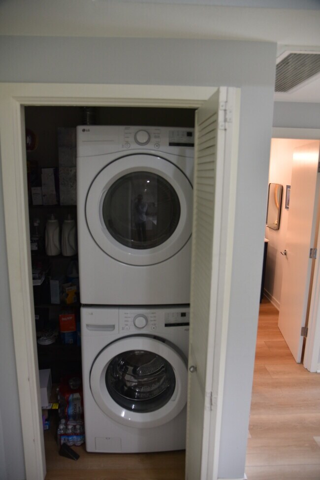 Washer/Dryer - 12655 Bluff Creek Dr