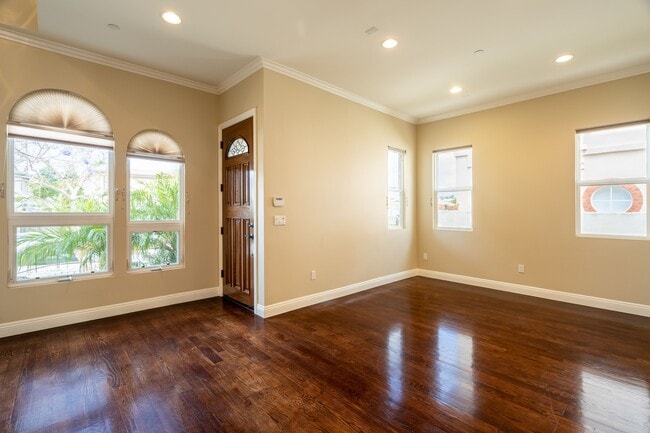 Building Photo - 3838 Tilden Ave