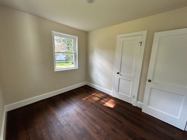 Building Photo - 1815 Powell Rd