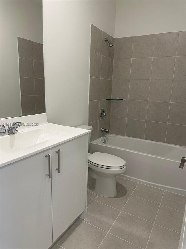 Building Photo - 2534 SE 27th Dr