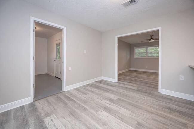 Building Photo - Charming Home in the Heart of Ocean Springs!