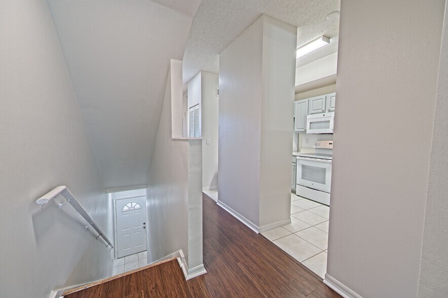 Building Photo - 5701 Bentgrass Dr