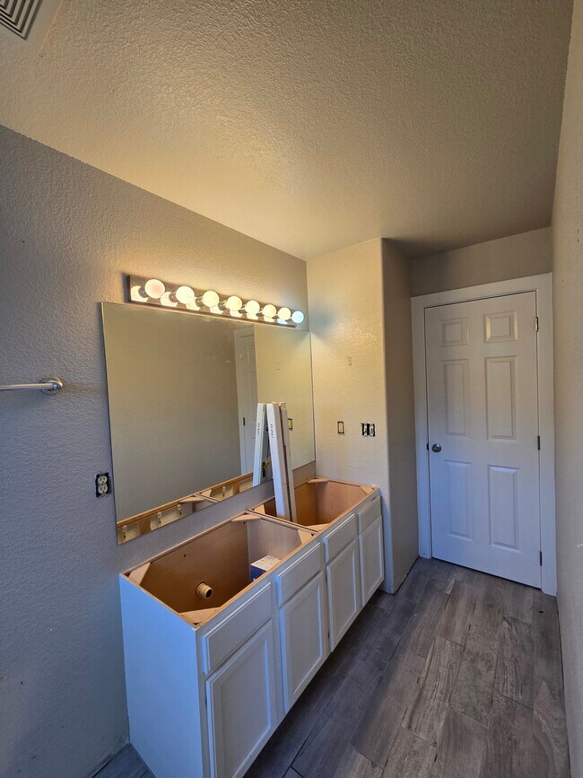 Building Photo - 1642 Columbine Village Dr