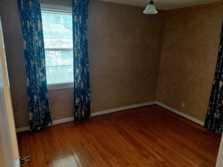 Building Photo - 708 Glenwood Rd