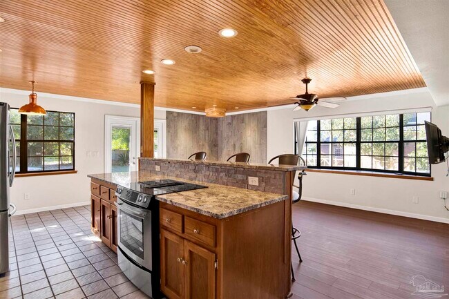 Building Photo - 525 Lakewood Rd