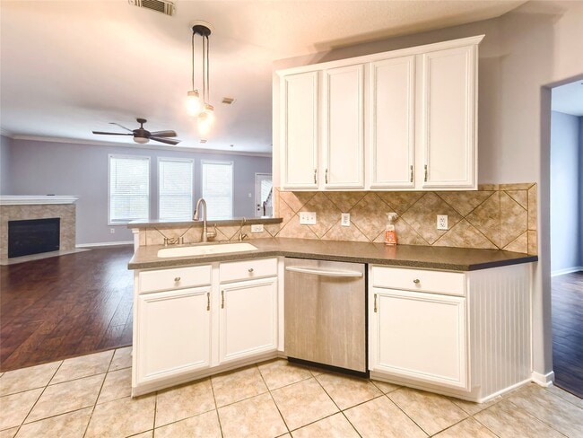 Building Photo - 15510 Fir Woods Ln