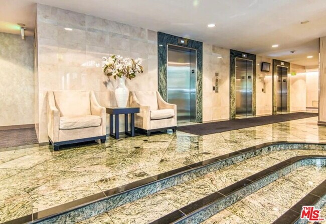 Building Photo - 2160 Century Pk E