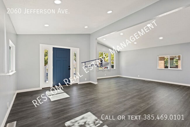 Building Photo - 2060 Jefferson Ave