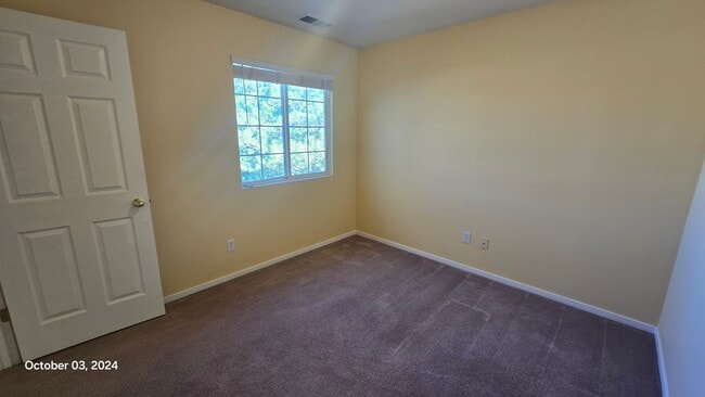 Building Photo - Spacious Two Story Townhome on Golf Course